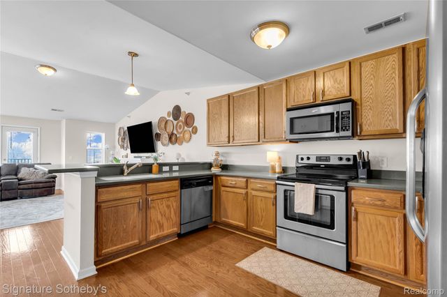 390 Hilton Road, Ferndale, MI 48220
