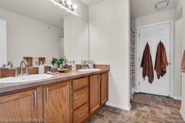 390 Hilton Road, Ferndale, MI 48220