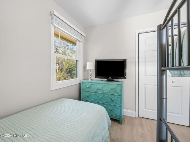 7028 Archers Creek Drive North, Emerald Isle, NC 28594