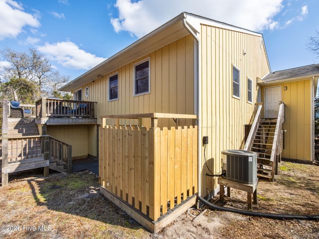 7028 Archers Creek Drive North, Emerald Isle, NC 28594