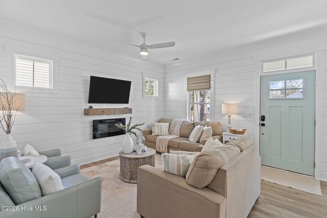 137 NE 75th Street, Oak Island, NC 28465