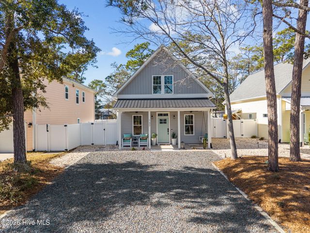 137 NE 75th Street, Oak Island, NC 28465