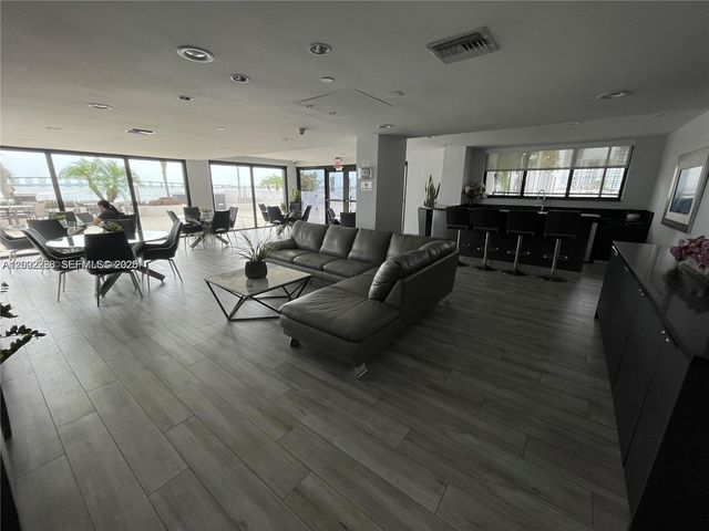 200 SE 15th Road 4K, Miami, FL 33129