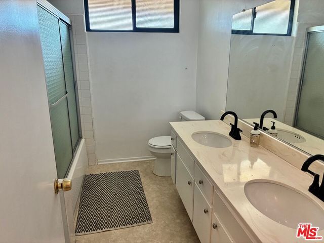 16729 Klee Street, North Hills, CA 91343