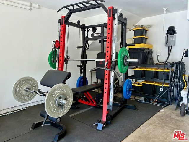 16729 Klee Street, North Hills, CA 91343