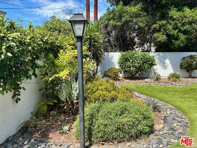 16729 Klee Street, North Hills, CA 91343