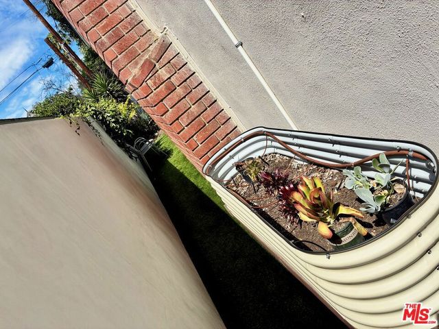 16729 Klee Street, North Hills, CA 91343