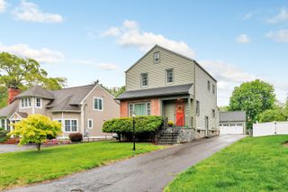 8 Thomas Street, Trumbull, CT 06611