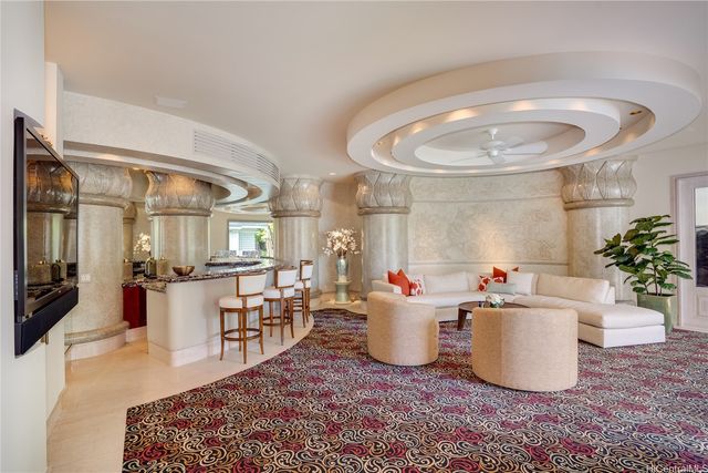 4504 Kahala Avenue, Honolulu, HI 96816