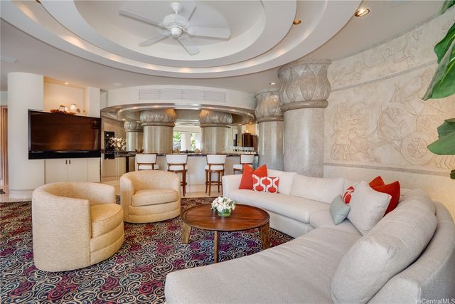 4504 Kahala Avenue, Honolulu, HI 96816