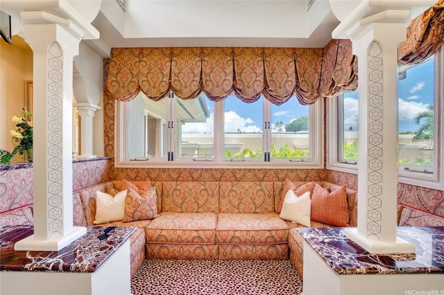 4504 Kahala Avenue, Honolulu, HI 96816