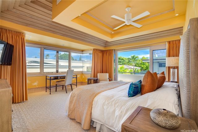 4504 Kahala Avenue, Honolulu, HI 96816