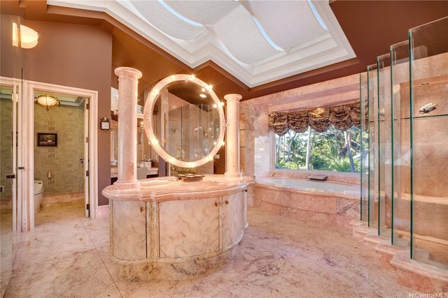 4504 Kahala Avenue, Honolulu, HI 96816