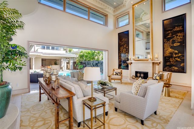 4504 Kahala Avenue, Honolulu, HI 96816