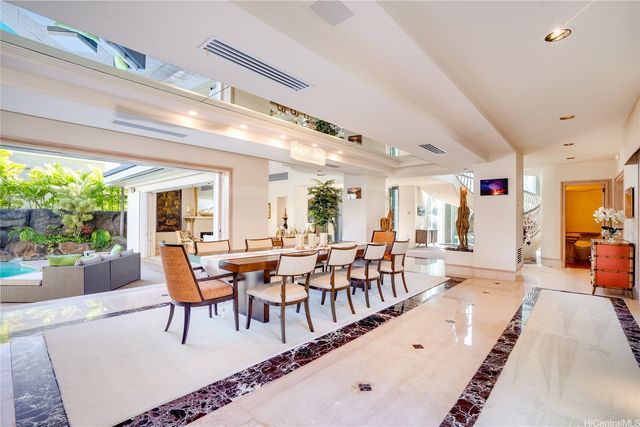 4504 Kahala Avenue, Honolulu, HI 96816