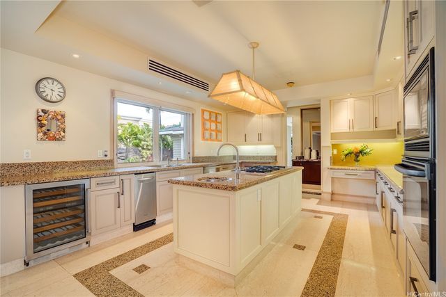 4504 Kahala Avenue, Honolulu, HI 96816