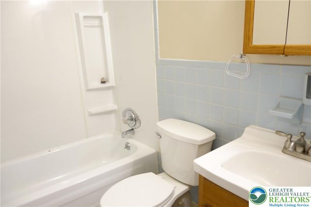 2754 Suzanne Way, Hanover Twp, PA 18109