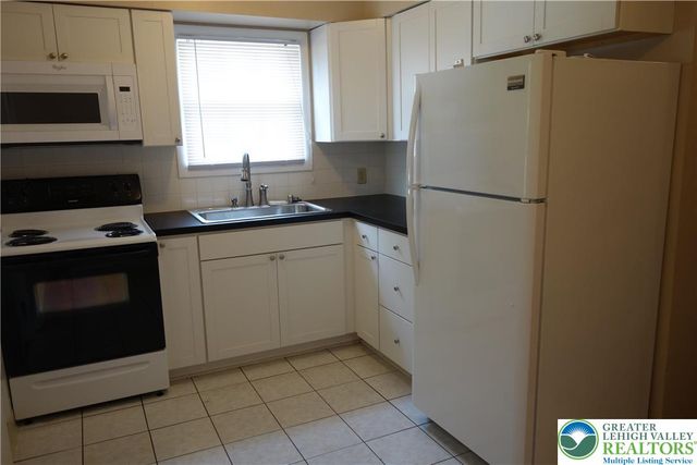 2754 Suzanne Way, Hanover Twp, PA 18109