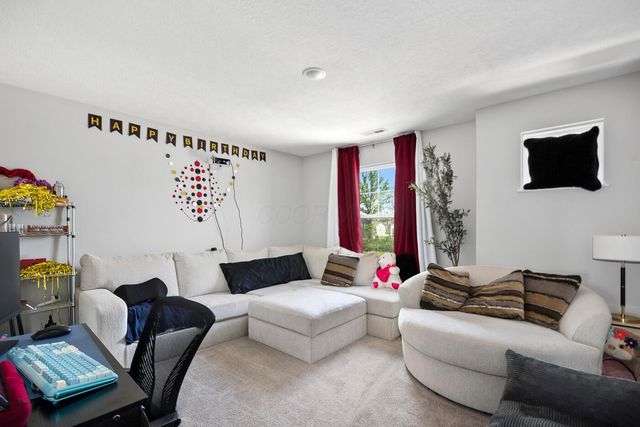 227 Carrowmoore Drive, Pickerington, OH 43147