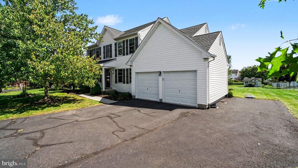 1008 E FOURTH ST, RED HILL, PA 18076 — photo 2