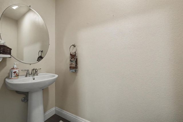 444 Saddle Ridge, Valley Springs, CA 95252