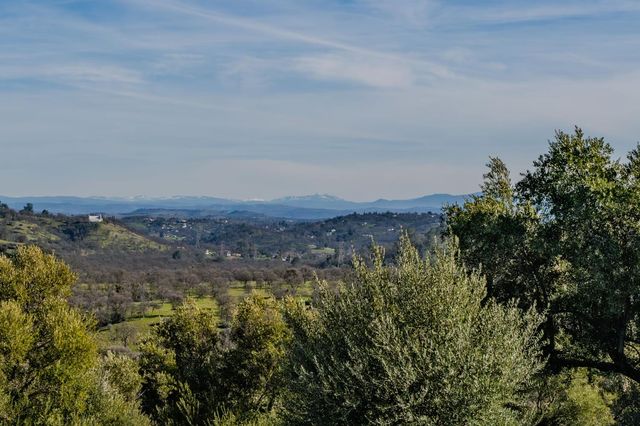 444 Saddle Ridge, Valley Springs, CA 95252