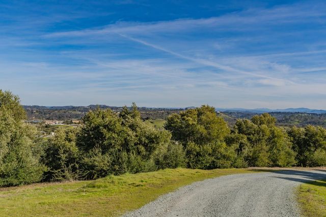 444 Saddle Ridge, Valley Springs, CA 95252