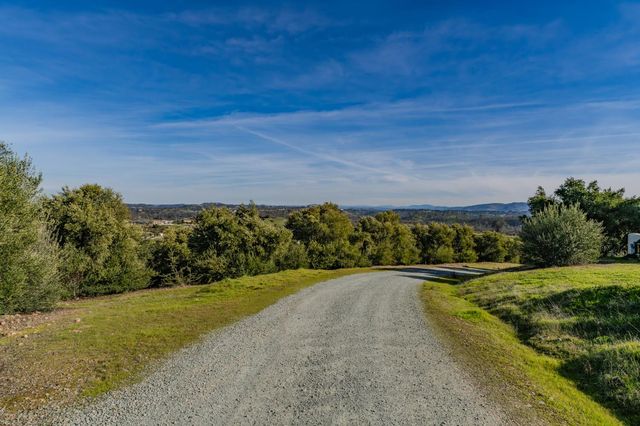 444 Saddle Ridge, Valley Springs, CA 95252