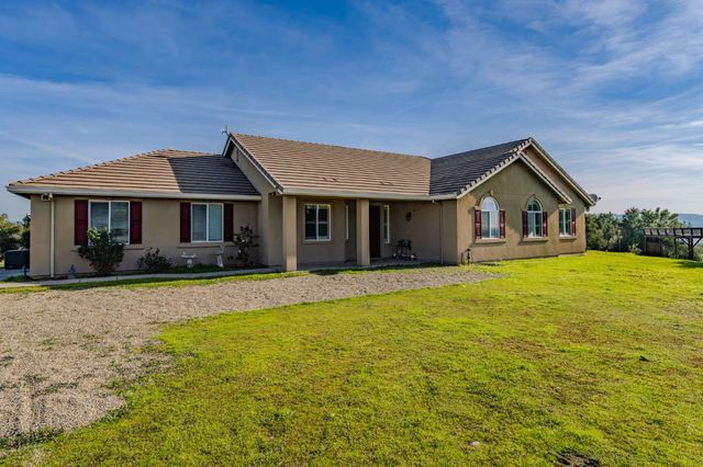 444 Saddle Ridge, Valley Springs, CA 95252