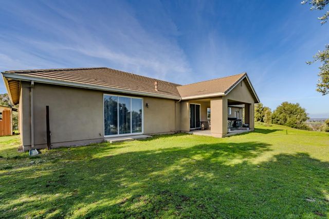 444 Saddle Ridge, Valley Springs, CA 95252