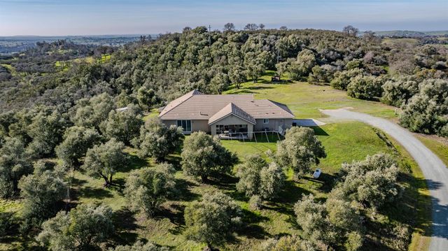 444 Saddle Ridge, Valley Springs, CA 95252