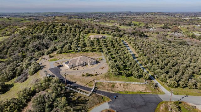 444 Saddle Ridge, Valley Springs, CA 95252