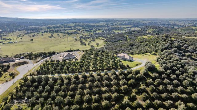 444 Saddle Ridge, Valley Springs, CA 95252