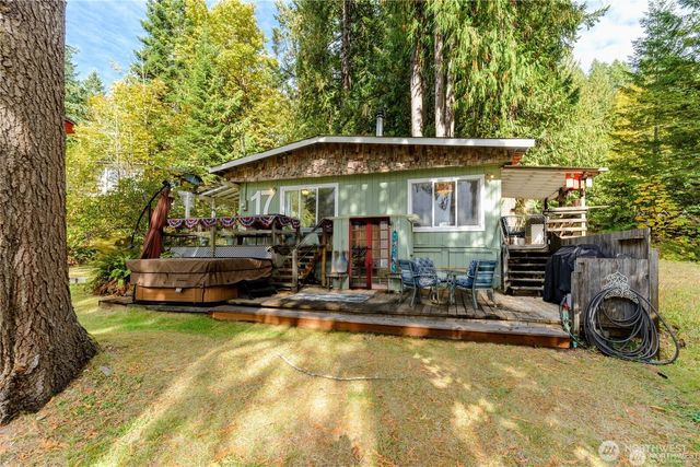 17 Thompson Point Road, Port Angeles, WA 98363