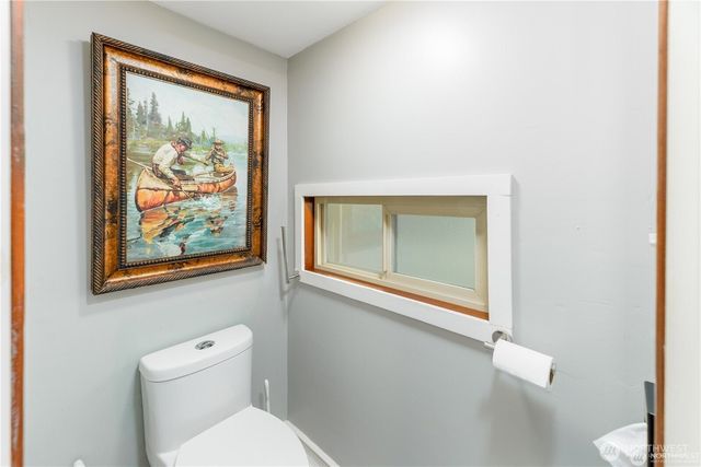 17 Thompson Point Road, Port Angeles, WA 98363