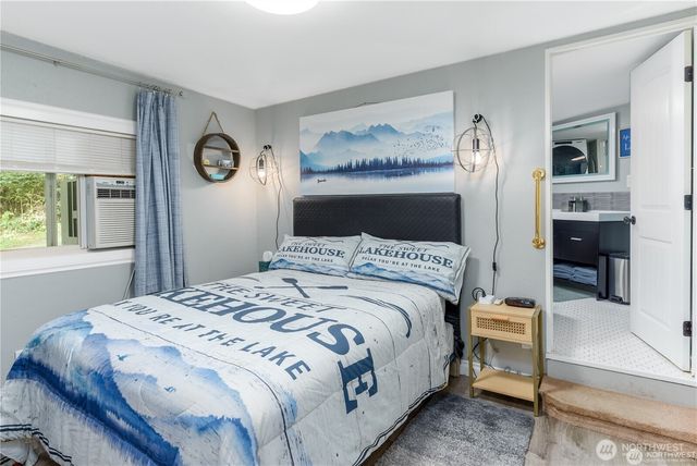 17 Thompson Point Road, Port Angeles, WA 98363