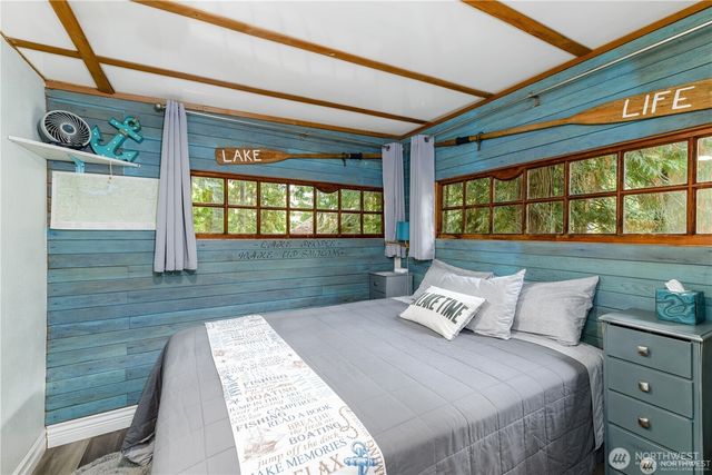 17 Thompson Point Road, Port Angeles, WA 98363