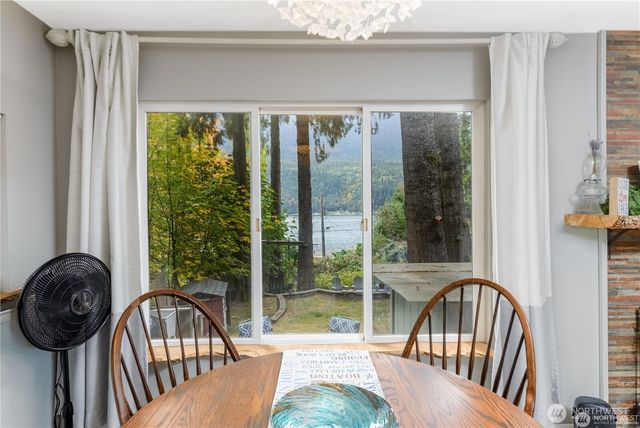 17 Thompson Point Road, Port Angeles, WA 98363