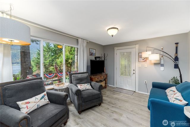 17 Thompson Point Road, Port Angeles, WA 98363