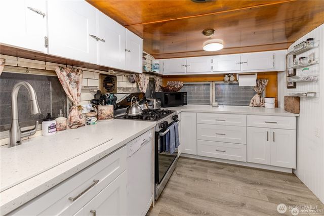 17 Thompson Point Road, Port Angeles, WA 98363