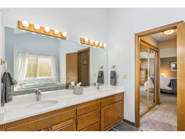 2259 Se LINDENBROOK Ct, Milwaukie, OR 97222