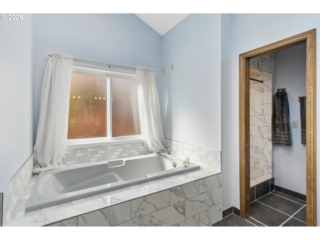 2259 Se LINDENBROOK Ct, Milwaukie, OR 97222