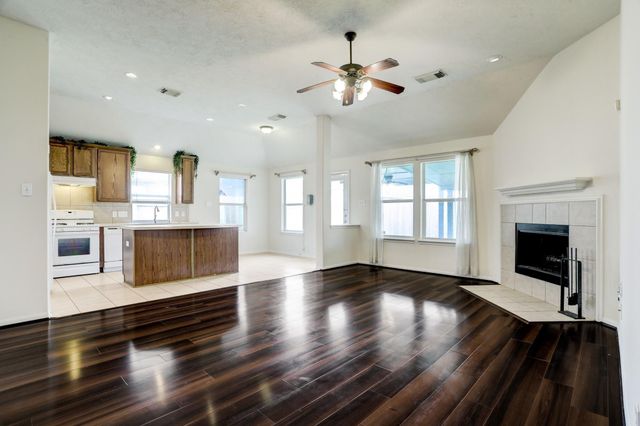 7605 Waterlilly Lane, Pearland, TX 77581