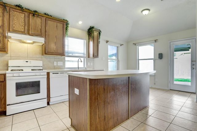 7605 Waterlilly Lane, Pearland, TX 77581