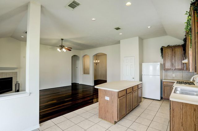 7605 Waterlilly Lane, Pearland, TX 77581