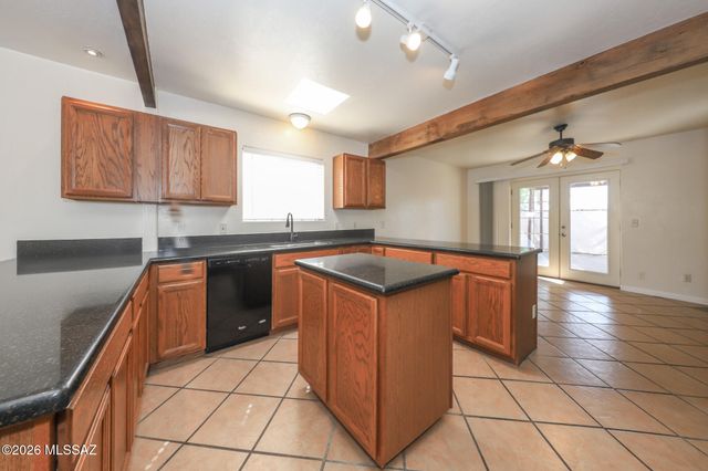 3159 W Calle Fresa, Tucson, AZ 85741