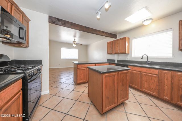 3159 W Calle Fresa, Tucson, AZ 85741