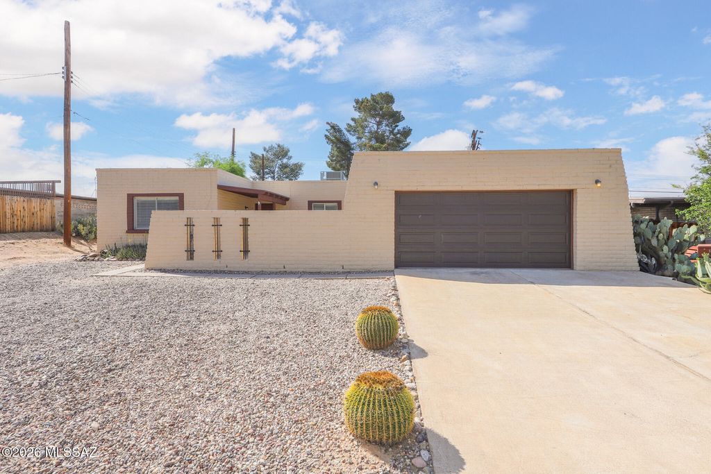 3159 W Calle Fresa, Tucson, AZ 85741