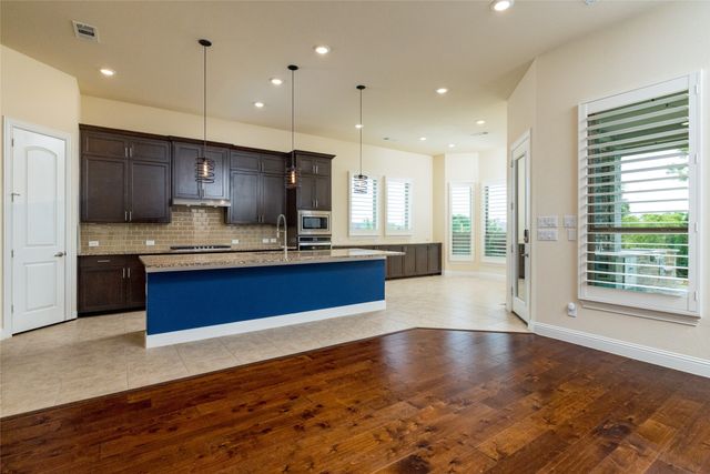 11701 Slumber Falls Drive, Flower Mound, TX 76226