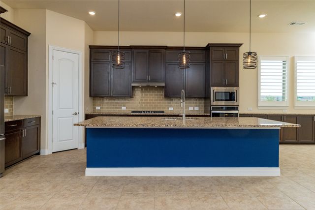 11701 Slumber Falls Drive, Flower Mound, TX 76226